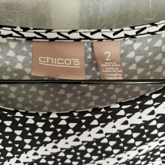 Chico's Geometric Print Cold Shoulder Blouse Top Short Sleeve Knit Size 2 US L - Picture 2 of 10